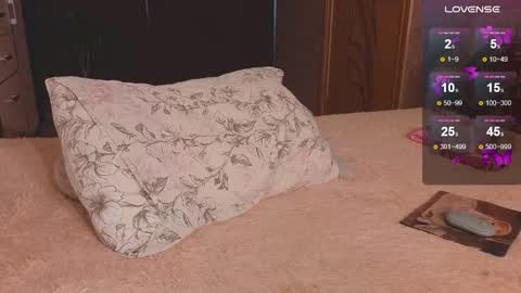 Kate online show from March 9, 2025, 3:43 am