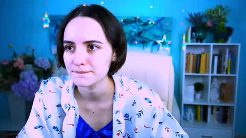 katewillows online show from February 12, 2026, 4:07 am