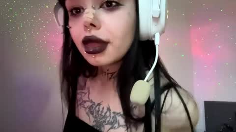 Luna online show from April 1, 2026, 3:31 pm