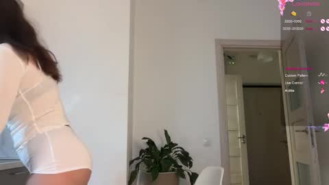 Snapshot of katie________ chatting on October 26, 2025, 7:14 am Katienext stream  online show from October 26, 2025, 7:14 am
