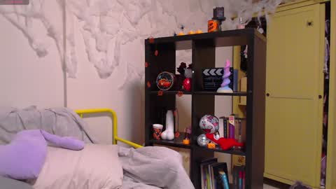 Katie Deville online show from December 2, 2024, 3:47 am