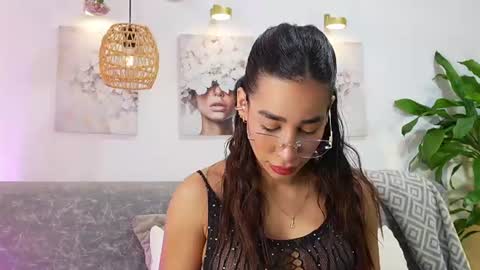 Snapshot of katiecruz_ chatting on June 18, 2026, 11:03 am Katie online show from June 18, 2026, 11:03 am