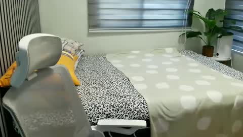 Snapshot of katiefrox_ chatting on January 23, 2025, 5:45 am katiefrox online show from January 23, 2025, 5:45 am