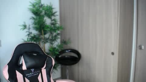 Katie Jane online show from December 3, 2025, 2:26 pm