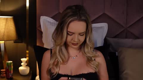 Snapshot of katjolie chatting on December 12, 2024, 9:37 pm KatJolie online show from December 12, 2024, 9:37 pm