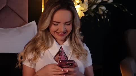 Snapshot of katjolie chatting on January 28, 2025, 8:47 pm KatJolie online show from January 28, 2025, 8:47 pm