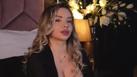 Snapshot of katjolie chatting on February 19, 2025, 7:48 pm KatJolie online show from February 19, 2025, 7:48 pm