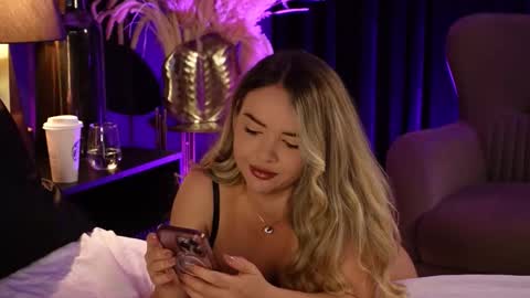 Snapshot of katjolie chatting on September 10, 2025, 7:47 pm KatJolie online show from September 10, 2025, 7:47 pm