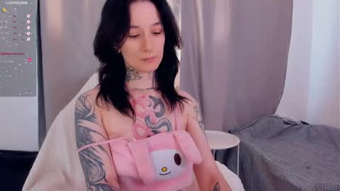 katrina_h0w online show from May 7, 2026, 4:07 am