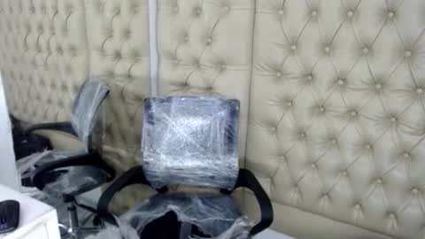 KatrinneHott online show from December 14, 2025, 8:02 pm