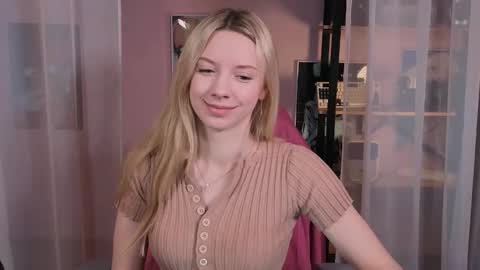 katt_yy online show from November 7, 2025, 5:07 am