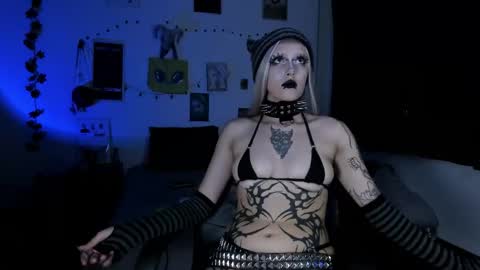 kattx   independent model online show from January 18, 2026, 5:11 am