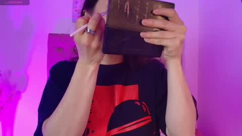 Katy Van online show from September 19, 2025, 4:14 am