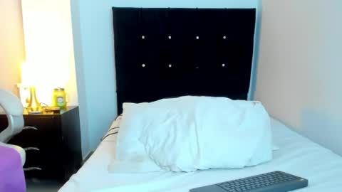 KATYAJHONSS online show from April 17, 2026, 12:57 am