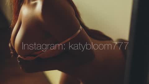 Snapshot of katybloom_ chatting on February 20, 2025, 3:23 am    online show from February 20, 2025, 3:23 am