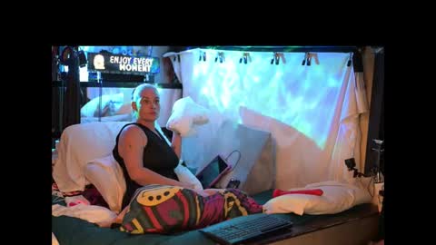 katycouple69 online show from March 1, 2026, 5:53 am