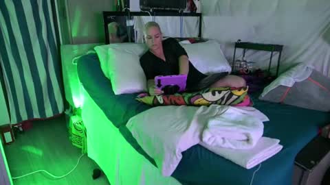 katycouple69 online show from March 8, 2026, 7:12 am