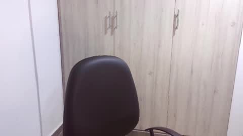  Khawit  online show from February 17, 2025, 9:35 am