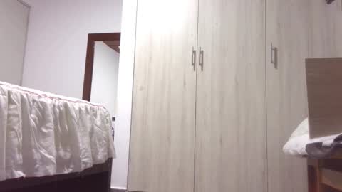  Khawit  online show from October 15, 2025, 3:56 pm