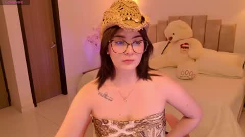 Kayla  online show from June 20, 2026, 10:45 pm