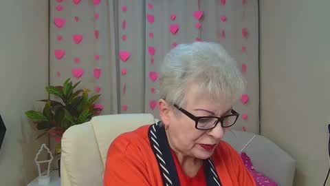 kaylesmoll online show from February 6, 2026, 8:01 pm