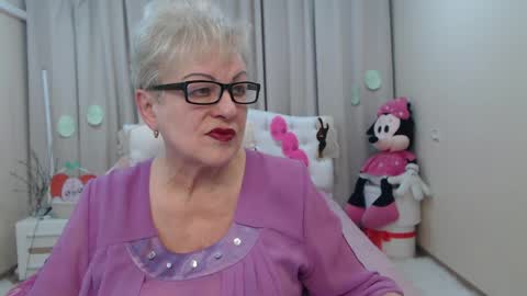 kaylesmoll online show from April 4, 2026, 6:38 pm