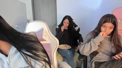 kaylie online show from October 22, 2025, 8:52 pm