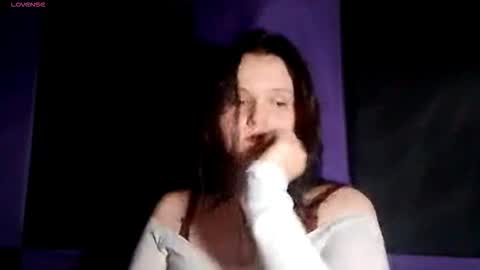 Lora online show from November 7, 2025, 2:06 pm