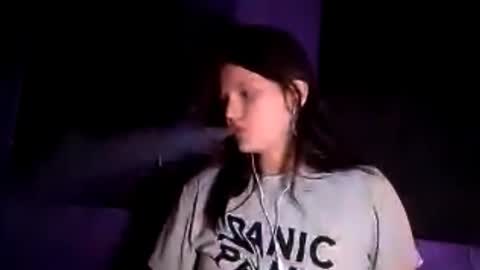 Lora online show from November 11, 2025, 2:06 pm