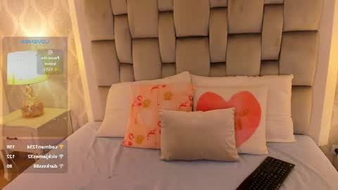 Keiira Fox online show from May 10, 2026, 11:26 am