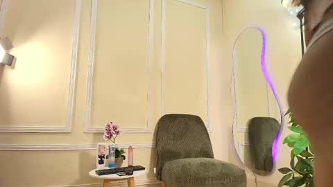 Snapshot of keila_hott20 chatting on October 8, 2025, 12:25 pm keila online show from October 8, 2025, 12:25 pm