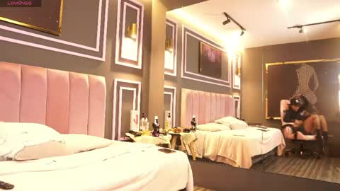 kelly__thomson online show from April 16, 2026, 12:50 pm