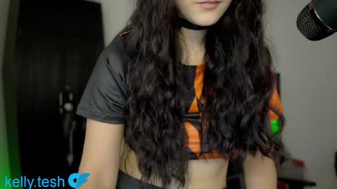 Kelly online show from October 8, 2025, 5:43 pm