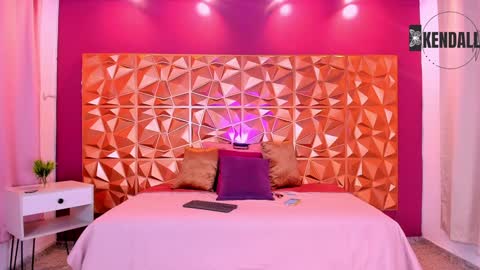 Kendall online show from December 10, 2024, 7:43 pm