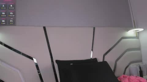 kendall_evanss_ online show from May 14, 2026, 8:04 pm