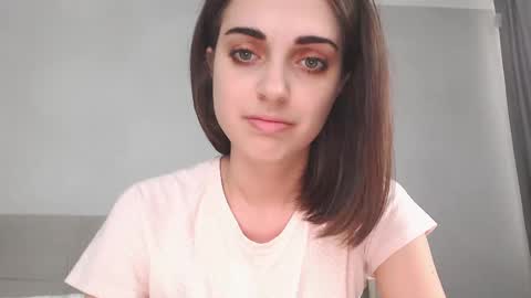 Snapshot of kendi_snow chatting on March 7, 2025, 5:18 am kendi snow online show from March 7, 2025, 5:18 am