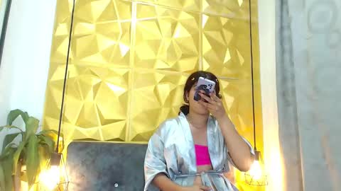 K E N D R A  online show from January 31, 2025, 11:35 am