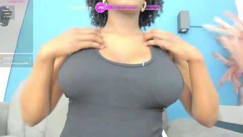 kendrachavez_ online show from April 3, 2026, 9:02 pm