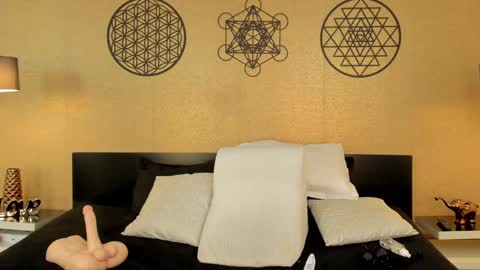 KENDRA online show from January 7, 2025, 5:31 pm