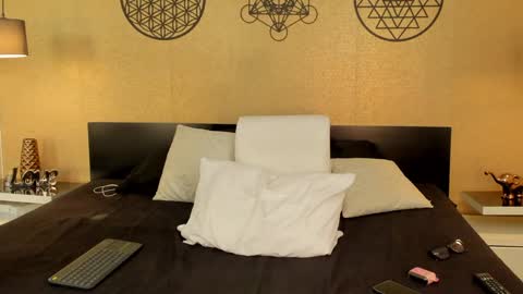 KENDRA online show from January 12, 2025, 6:49 pm