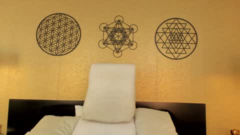 KENDRA online show from February 8, 2025, 9:04 pm