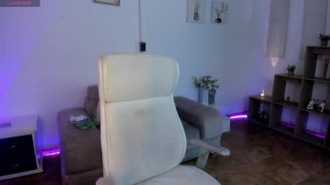 kendry_fox420_ online show from May 17, 2026, 6:26 pm