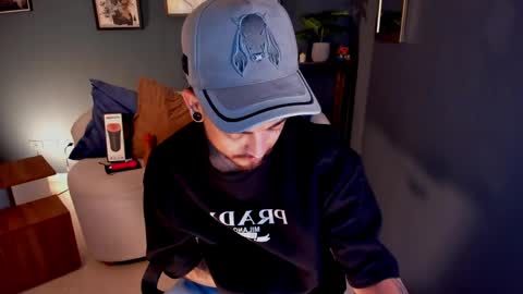 keneth_collins online show from May 21, 2026, 1:07 pm