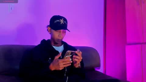 Snapshot of kenny_jones chatting on October 19, 2025, 12:17 pm Kenny online show from October 19, 2025, 12:17 pm