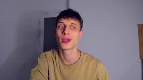 Snapshot of kenter_parker chatting on November 17, 2025, 8:14 pm Peter online show from November 17, 2025, 8:14 pm