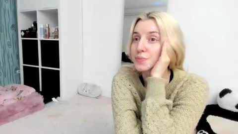 Kenzie online show from February 8, 2026, 2:42 pm