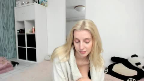 Kenzie online show from May 18, 2026, 4:24 pm