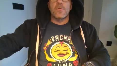 Snapshot of kermitgp3 chatting on December 22, 2025, 8:22 am Anton online show from December 22, 2025, 8:22 am