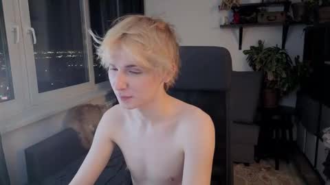 Snapshot of kessy_white chatting on March 20, 2026, 10:25 pm Kessy online show from March 20, 2026, 10:25 pm