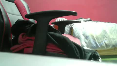 kev19922 online show from February 21, 2025, 8:49 pm